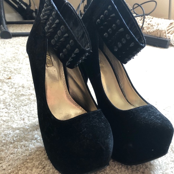 Suede heels - Picture 2 of 5